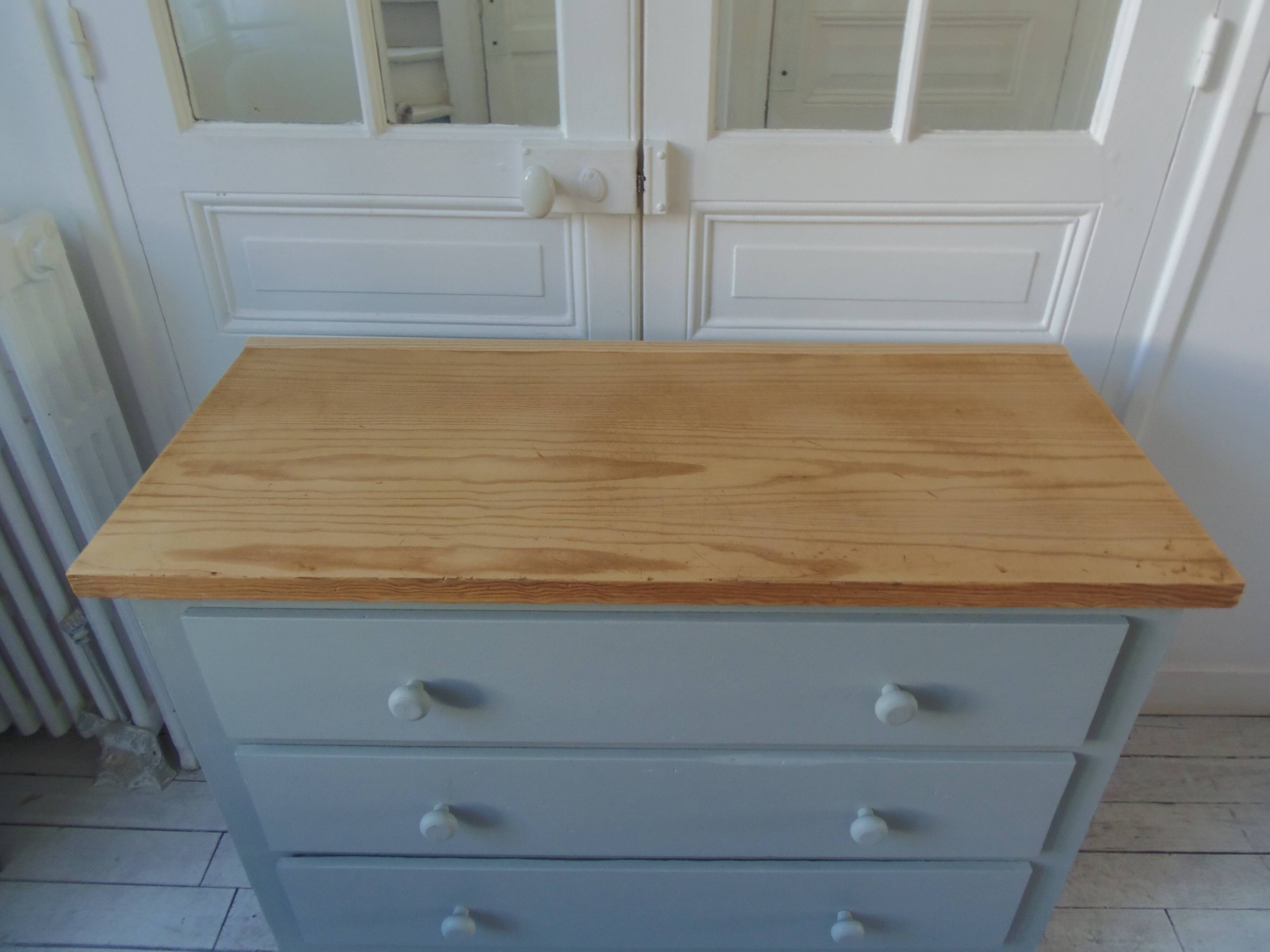 Re-enchanted chest of drawers in verdigris, wooden top protected by varnish. 3 t furniture