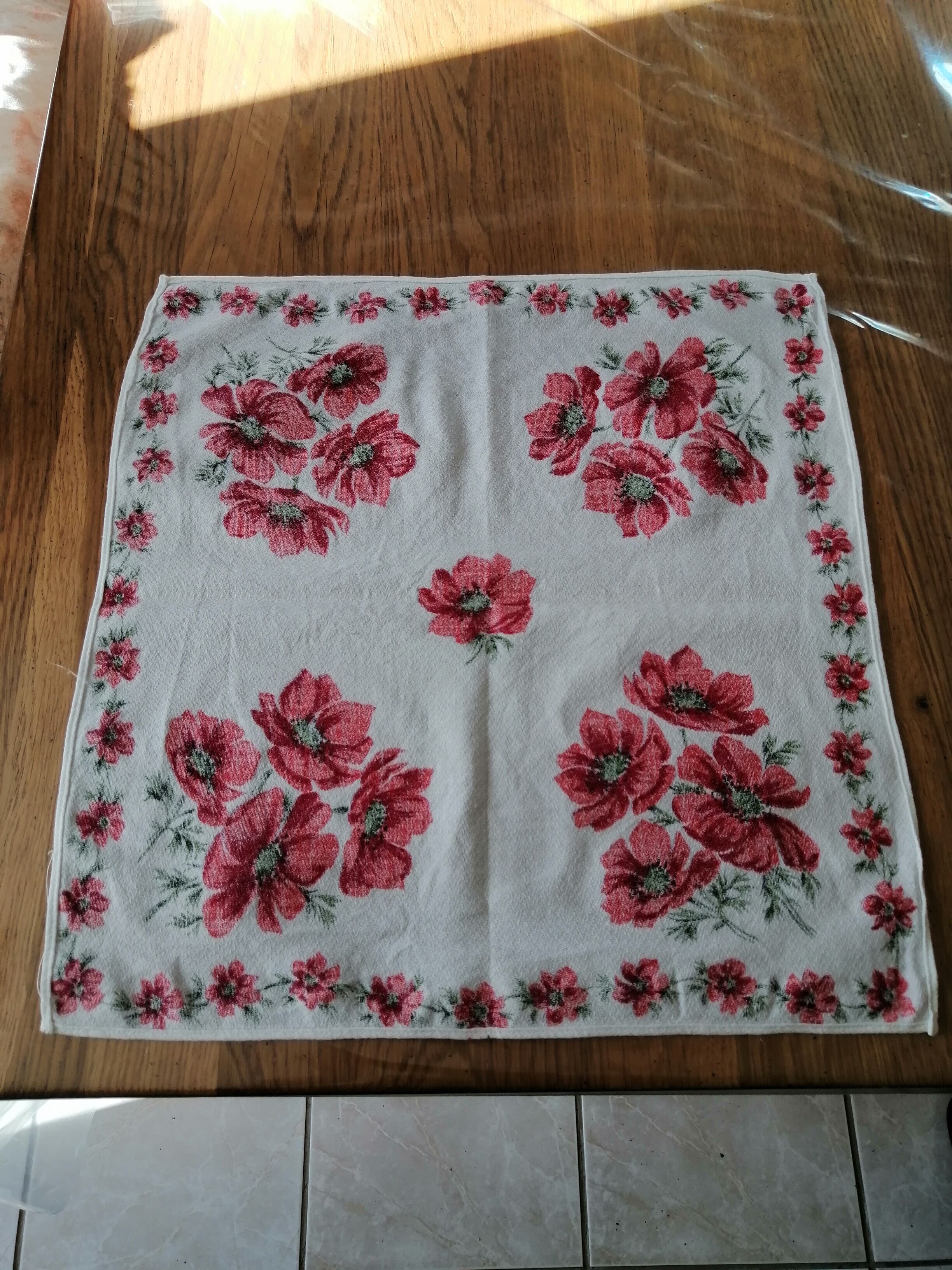 Tablecloth & vintage towels