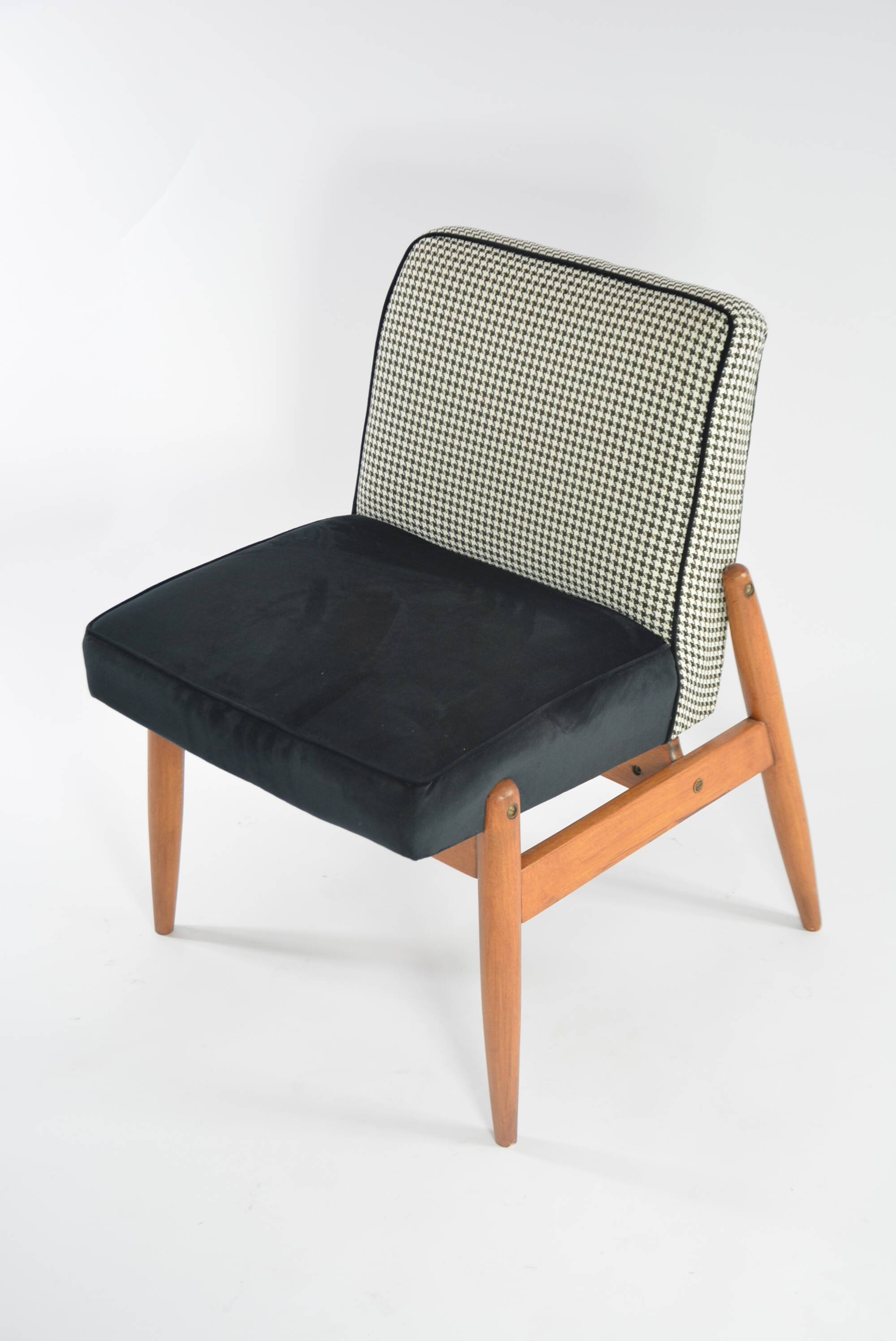 Black and white armchair without armrests