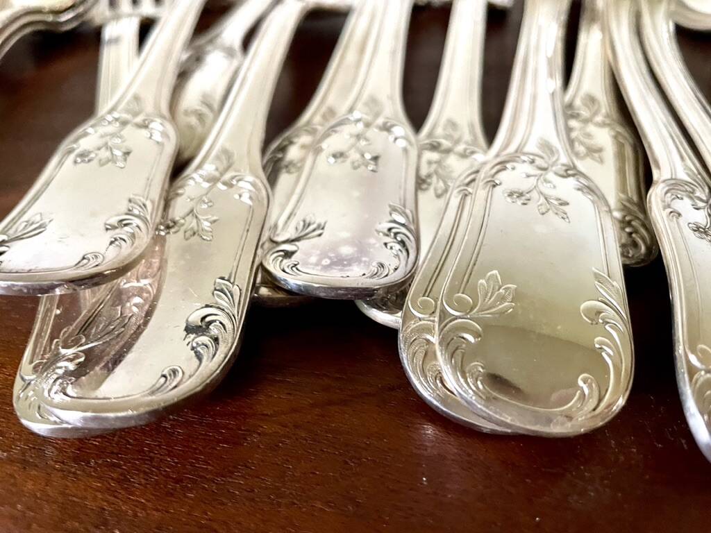 36-piece silver-plated cutlery set