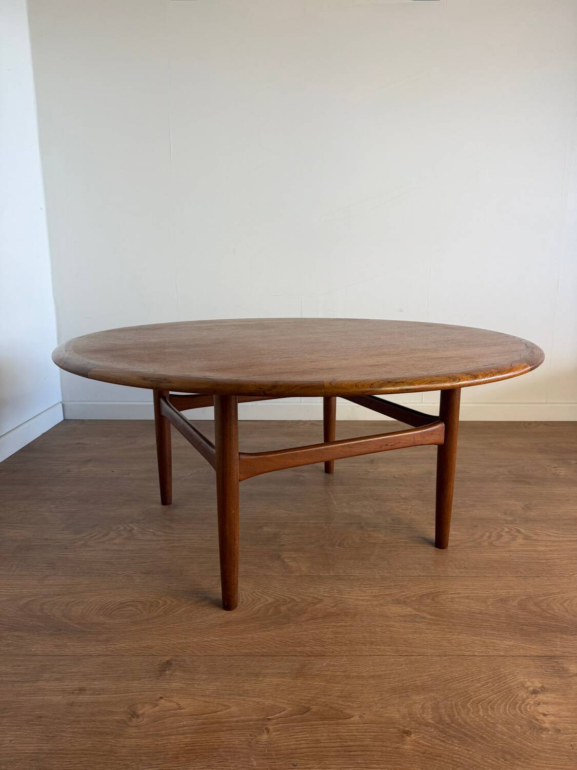 Vintage Danish round coffee table – in the style of Johannes Andersen