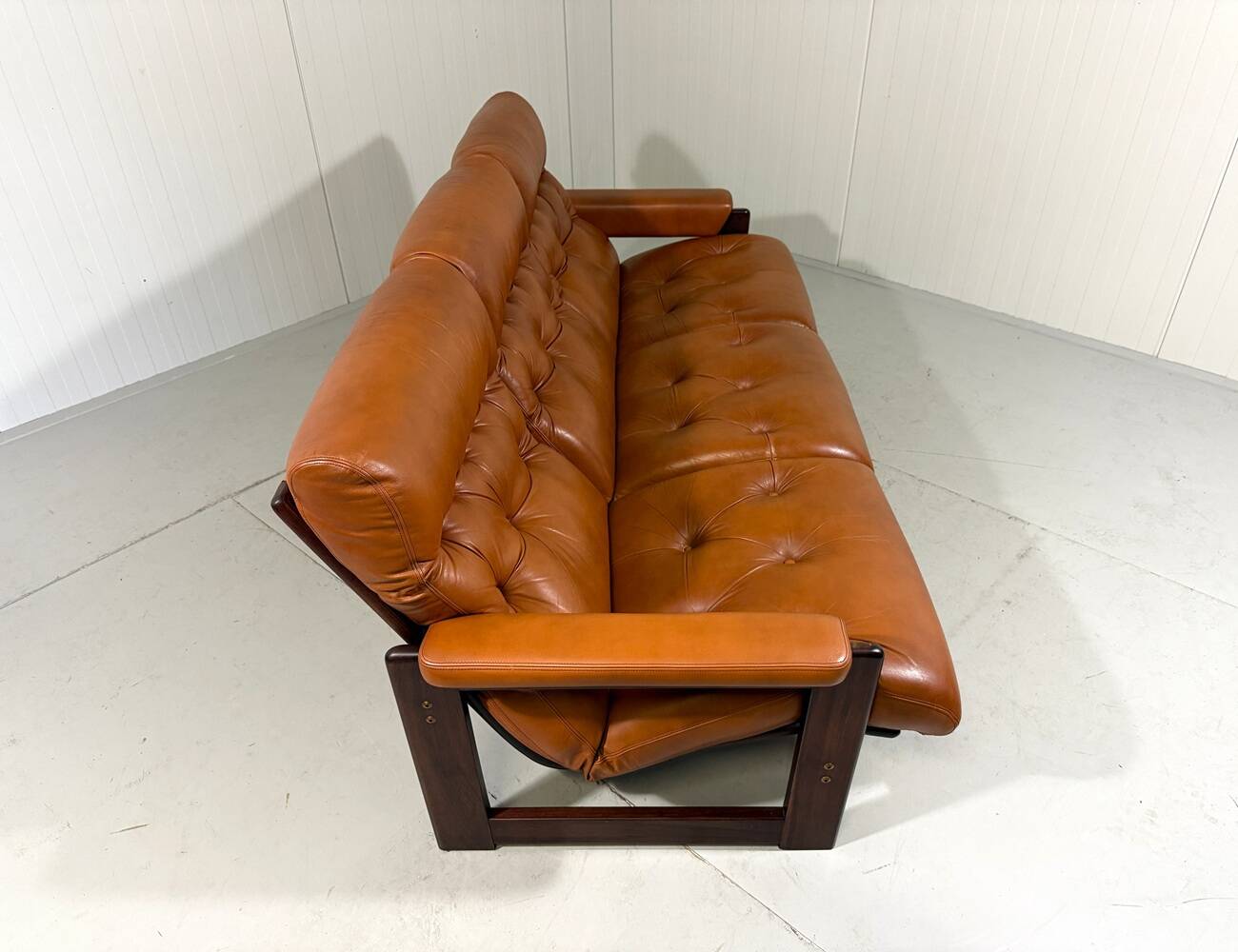Rosewood and cognac leather canapé by Coja Culemborg, Netherlands, 1970s.