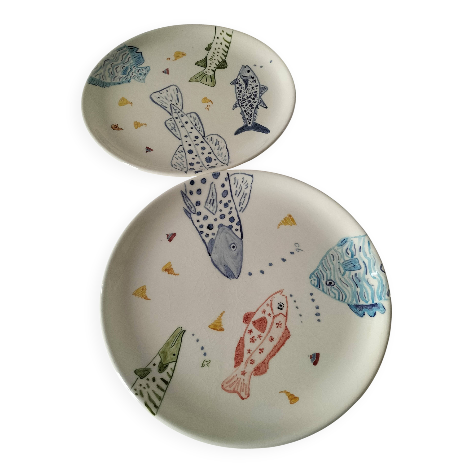 Set of two large ceramic plates – fish "head to tail" design