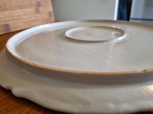 Grand plat à tarte ancien en faïence de St Clément Motif Coq au panier