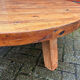 Table basse en chêne brutaliste à trois pieds