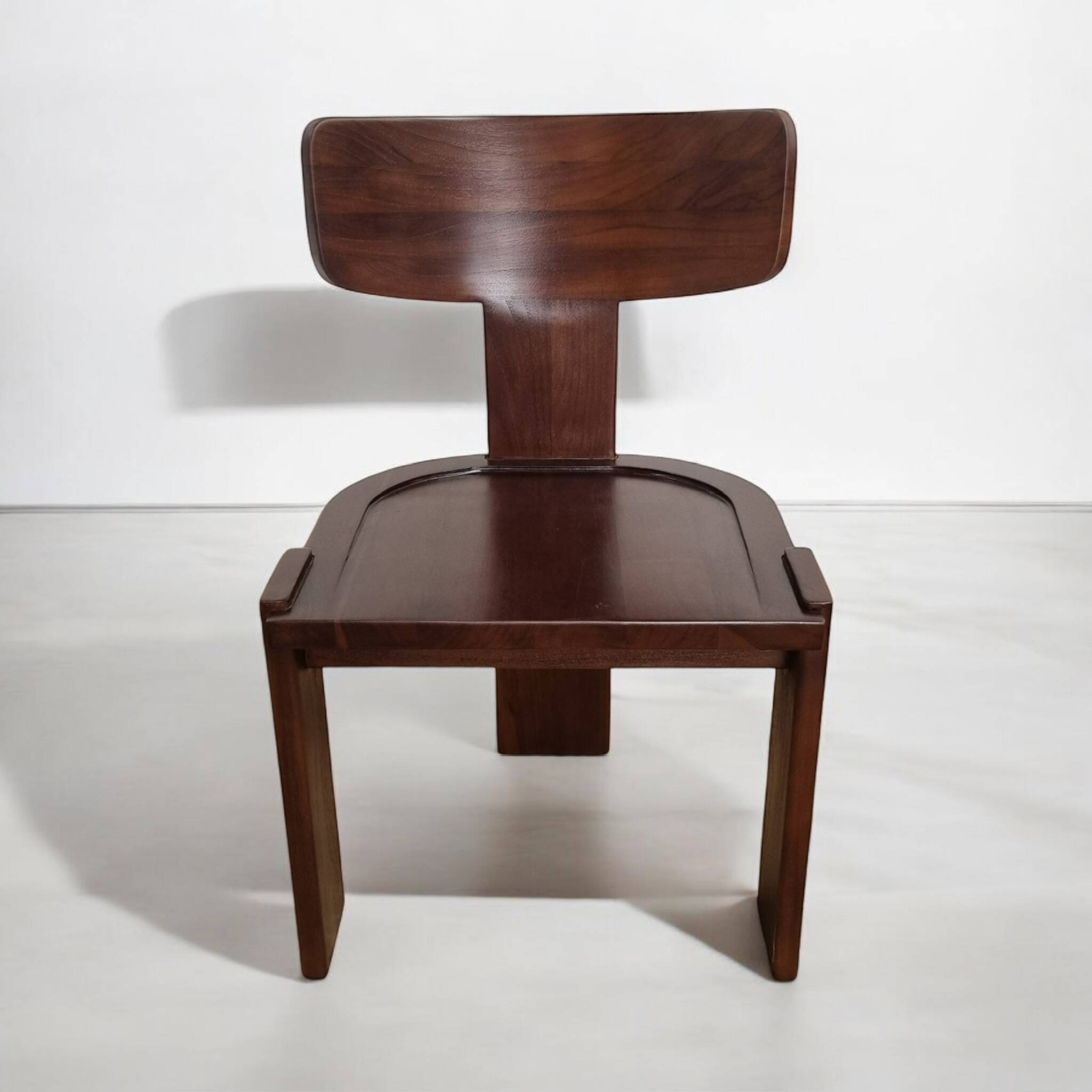 Chaise bistrot brutaliste