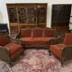 Salon baroque en velours bordeaux et bois