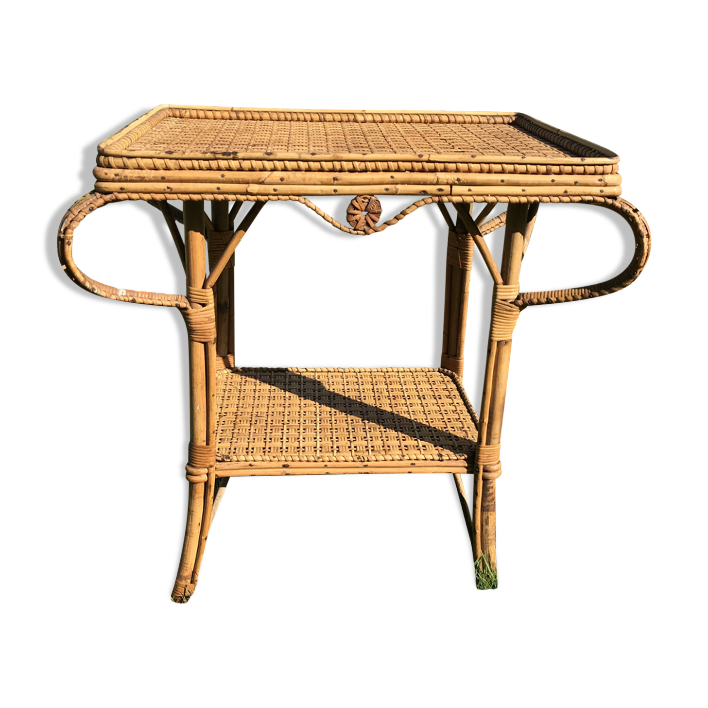 Table in bamboo and rattan