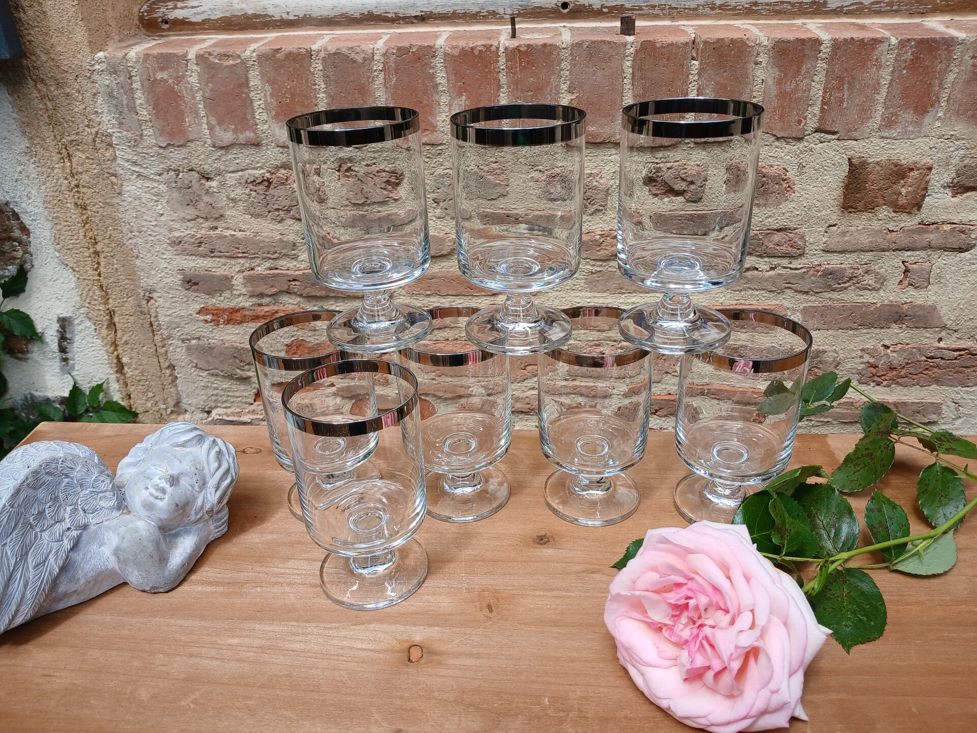 8 verres à pied vintages