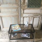 Table basse en métal et verres fumés
