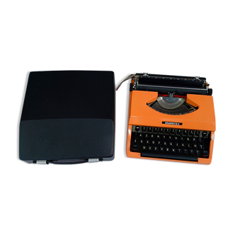 Silverette 70s portable typewriter