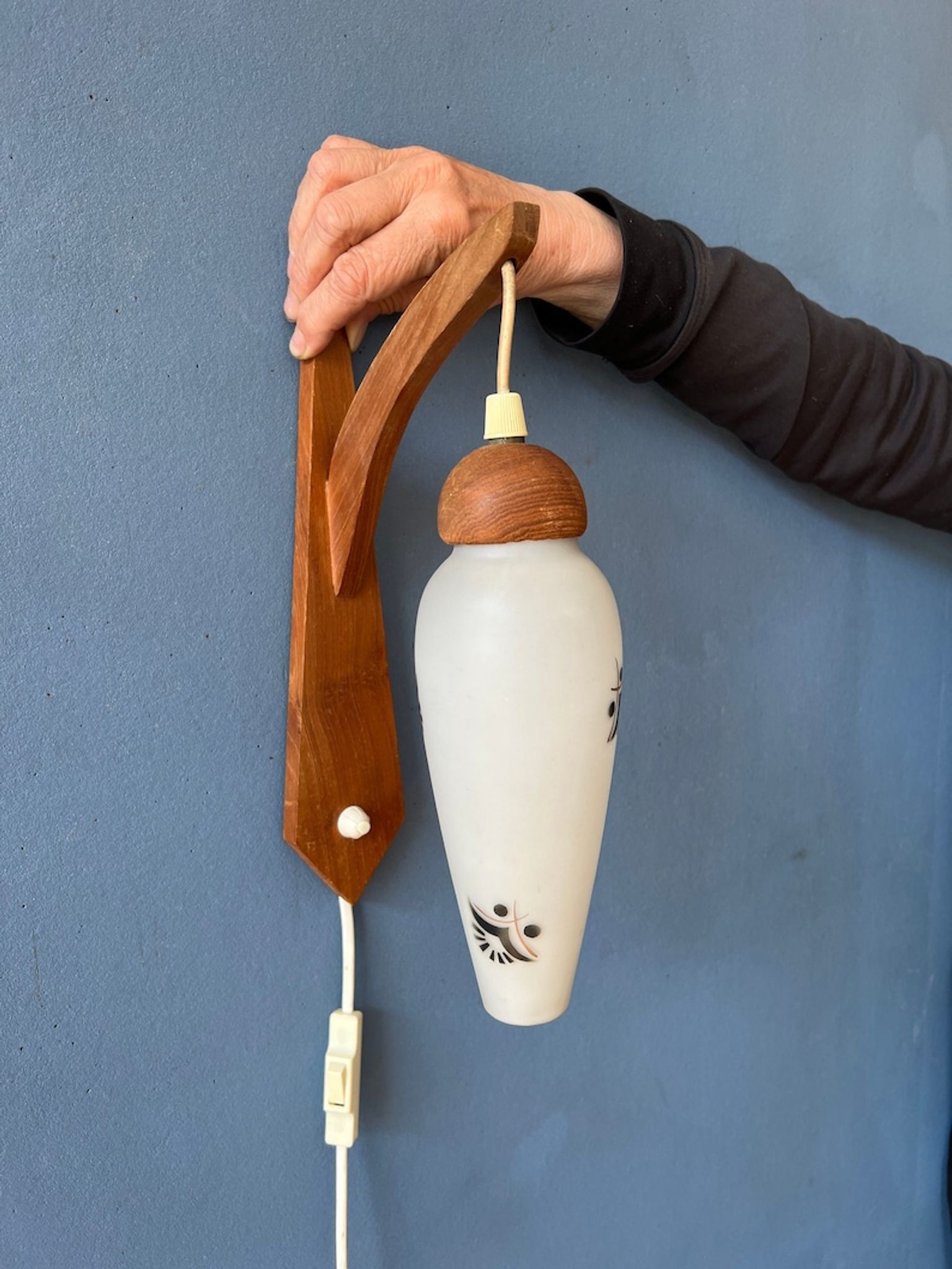 Teak wood wall lamp