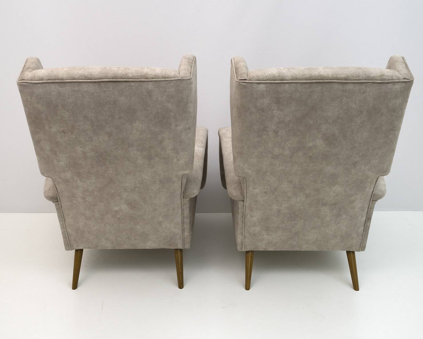 Pair of Gio Ponti Mid-Century Modern Italian Velvet "Alata" Lounge Chairs