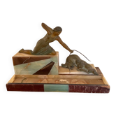 Sculpture femme au lévrier
