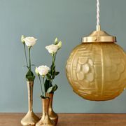 Suspension globe vintage art déco en verre dépoli jaune