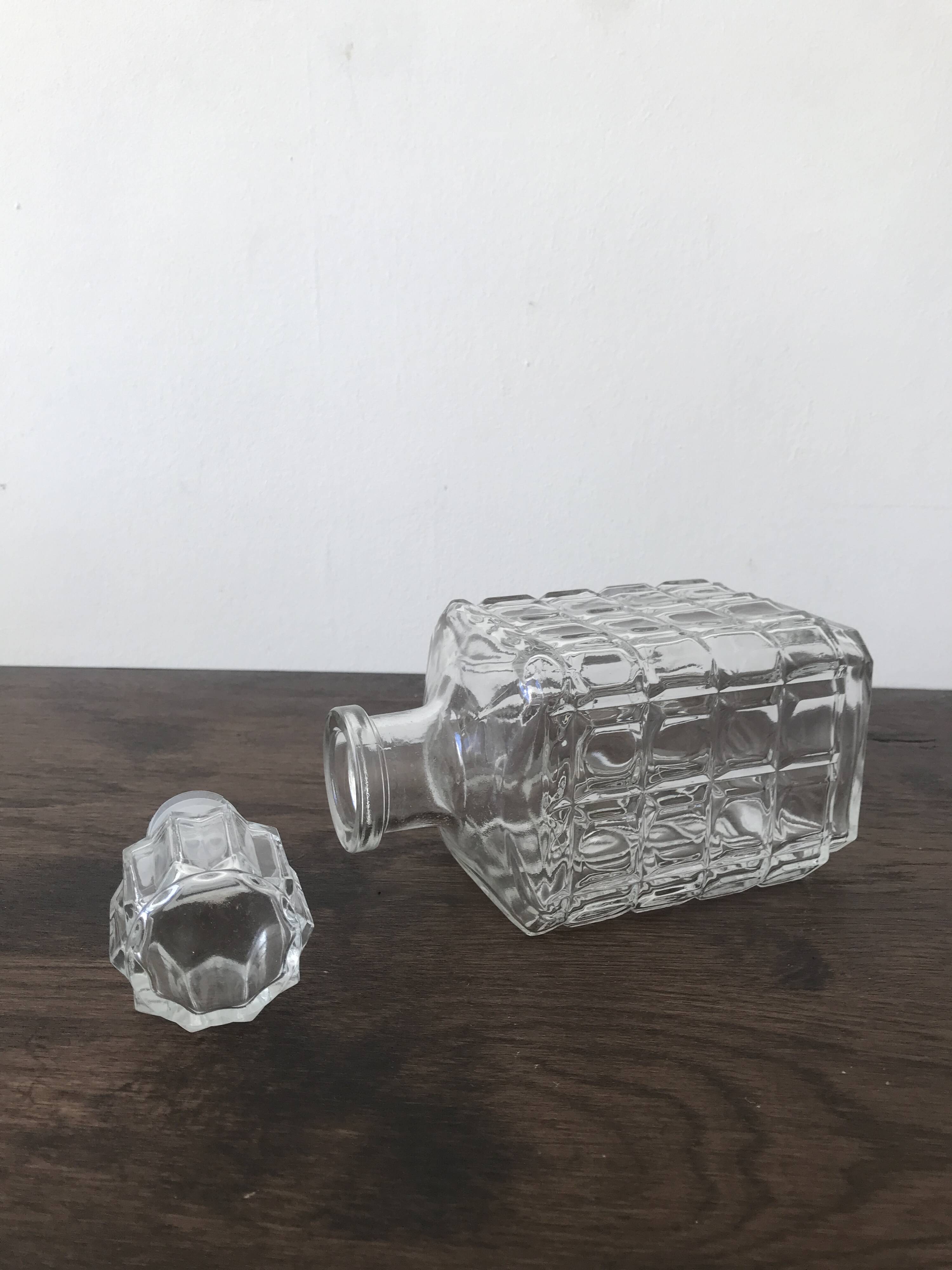 Glass whiskey decanter