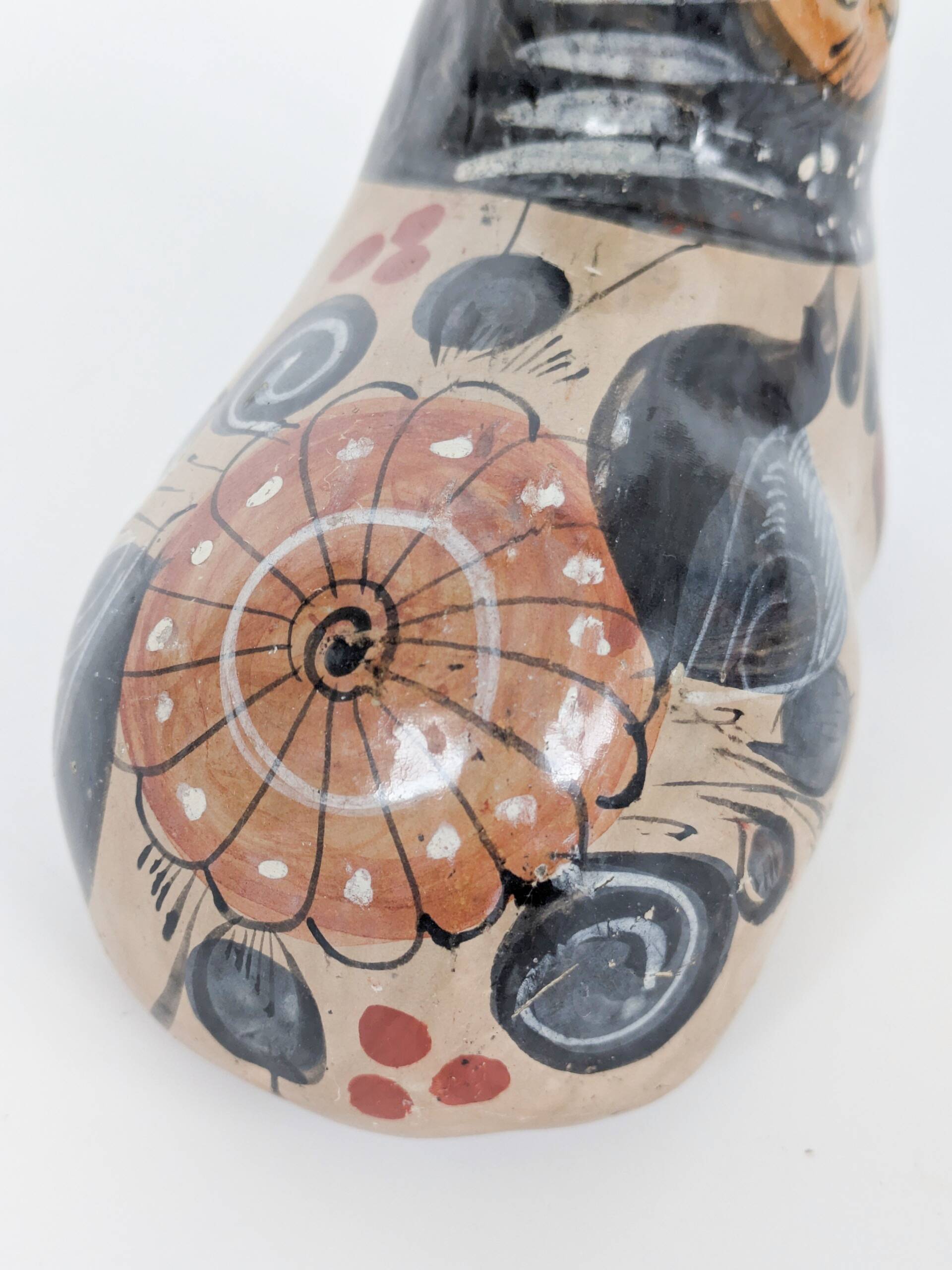 Cat figurine in Tonalá pottery, Mexico, handmade folk art.
