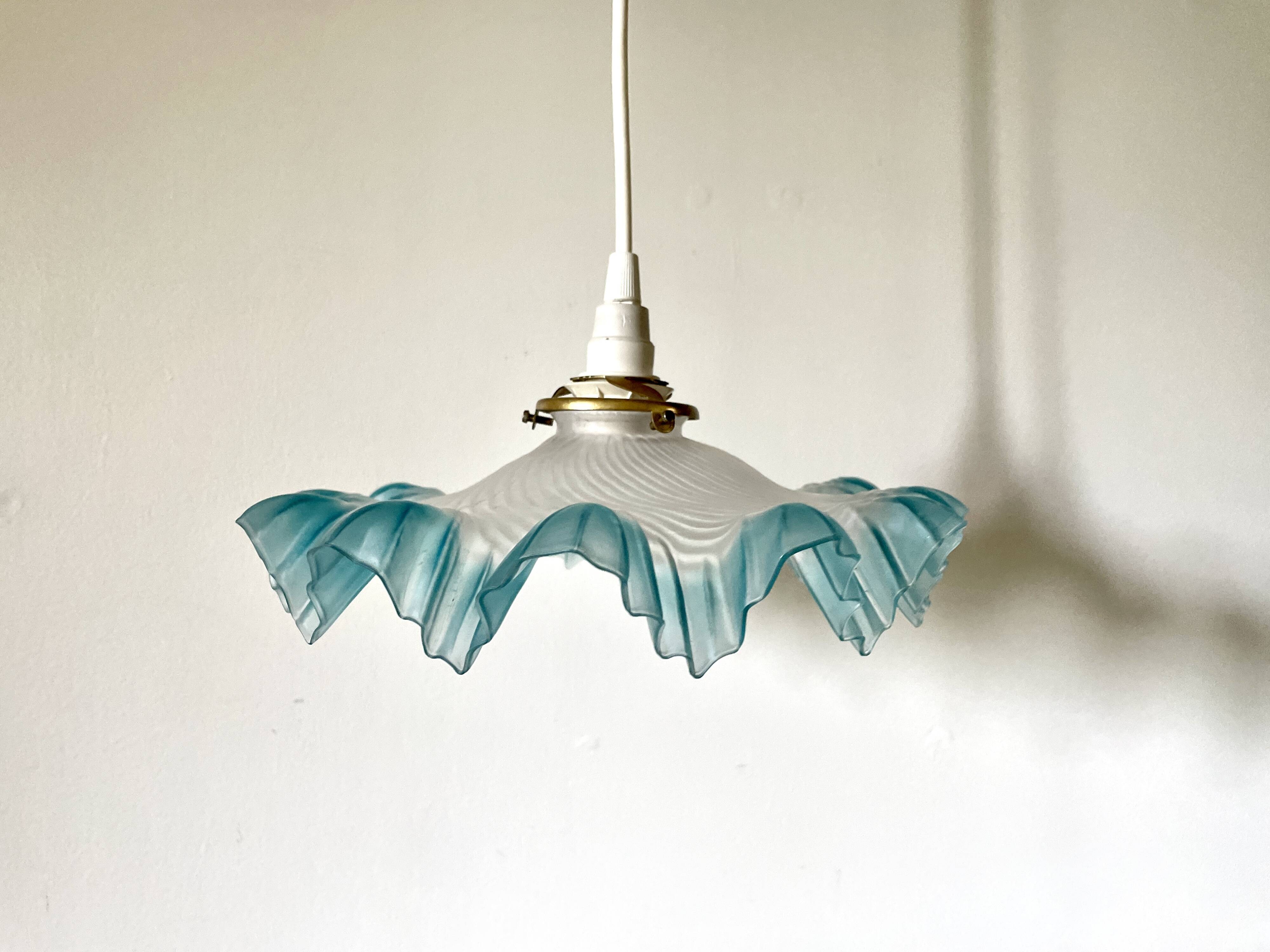 Suspension drapée bleue