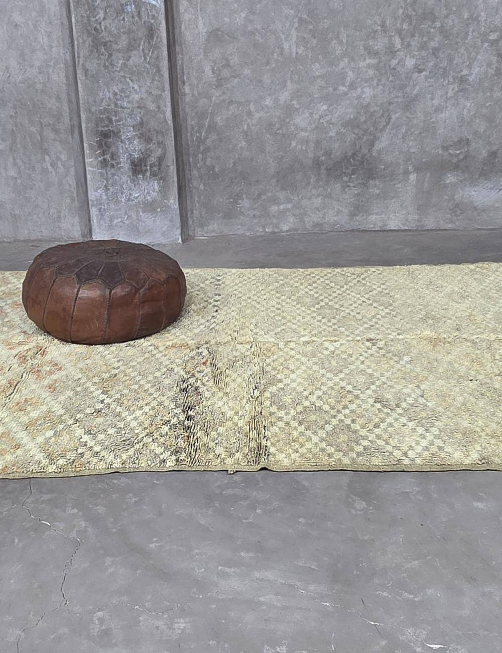 Minimalist Berber Rug - 272 x 170 cm