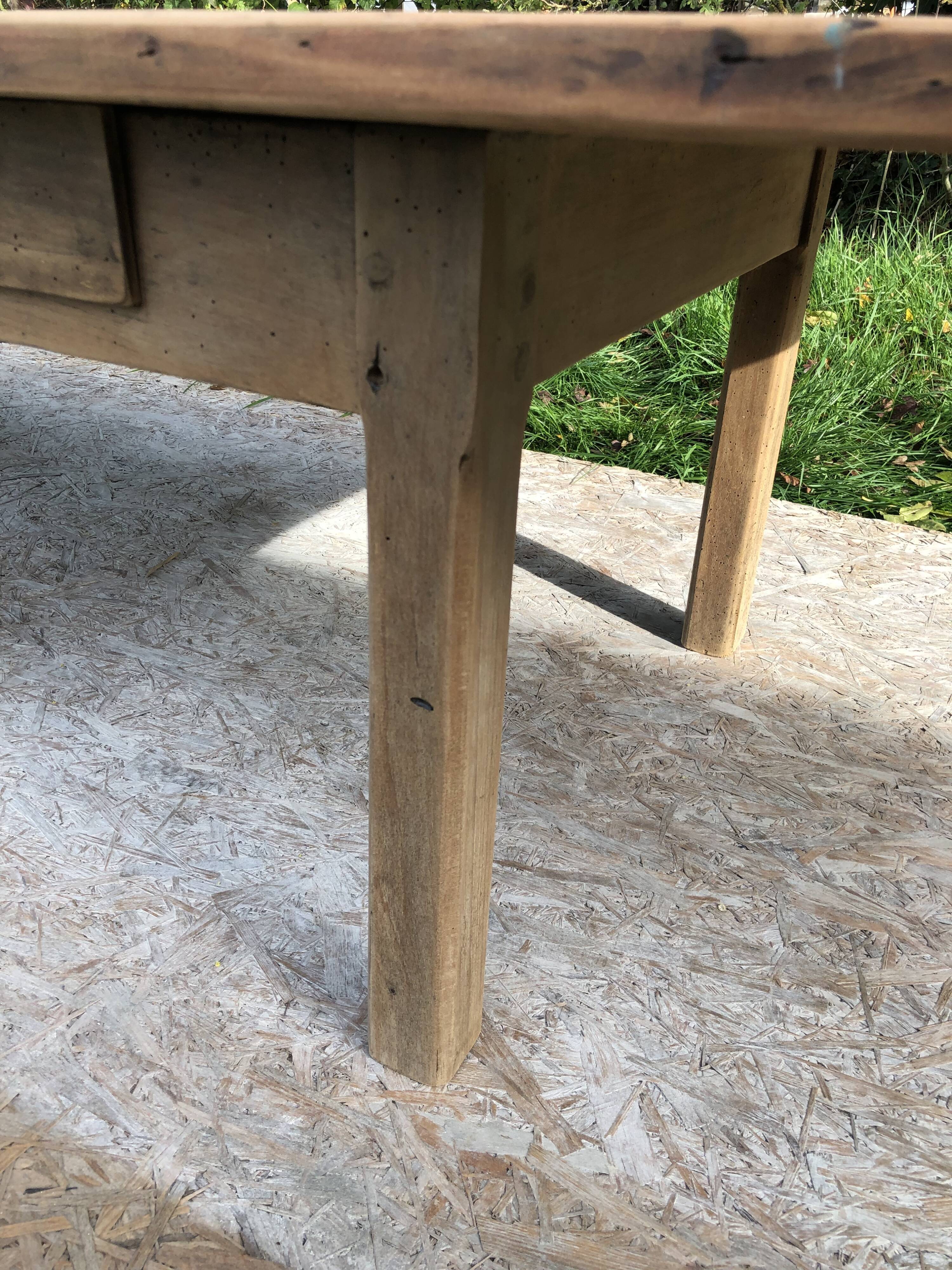 Coffee farmhouse table.