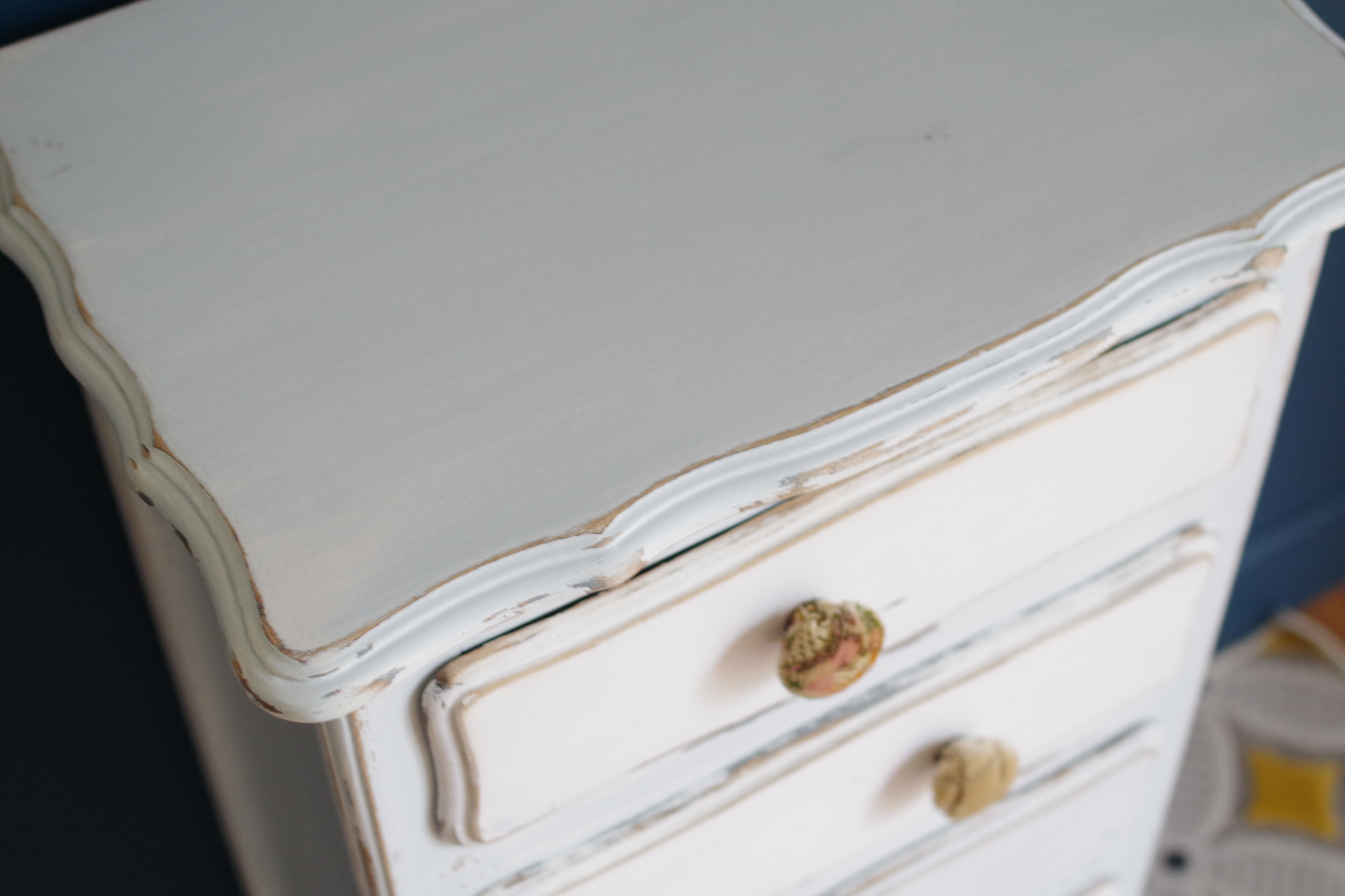 Semainier chest of drawers skated high wood blue and white - floral patterns