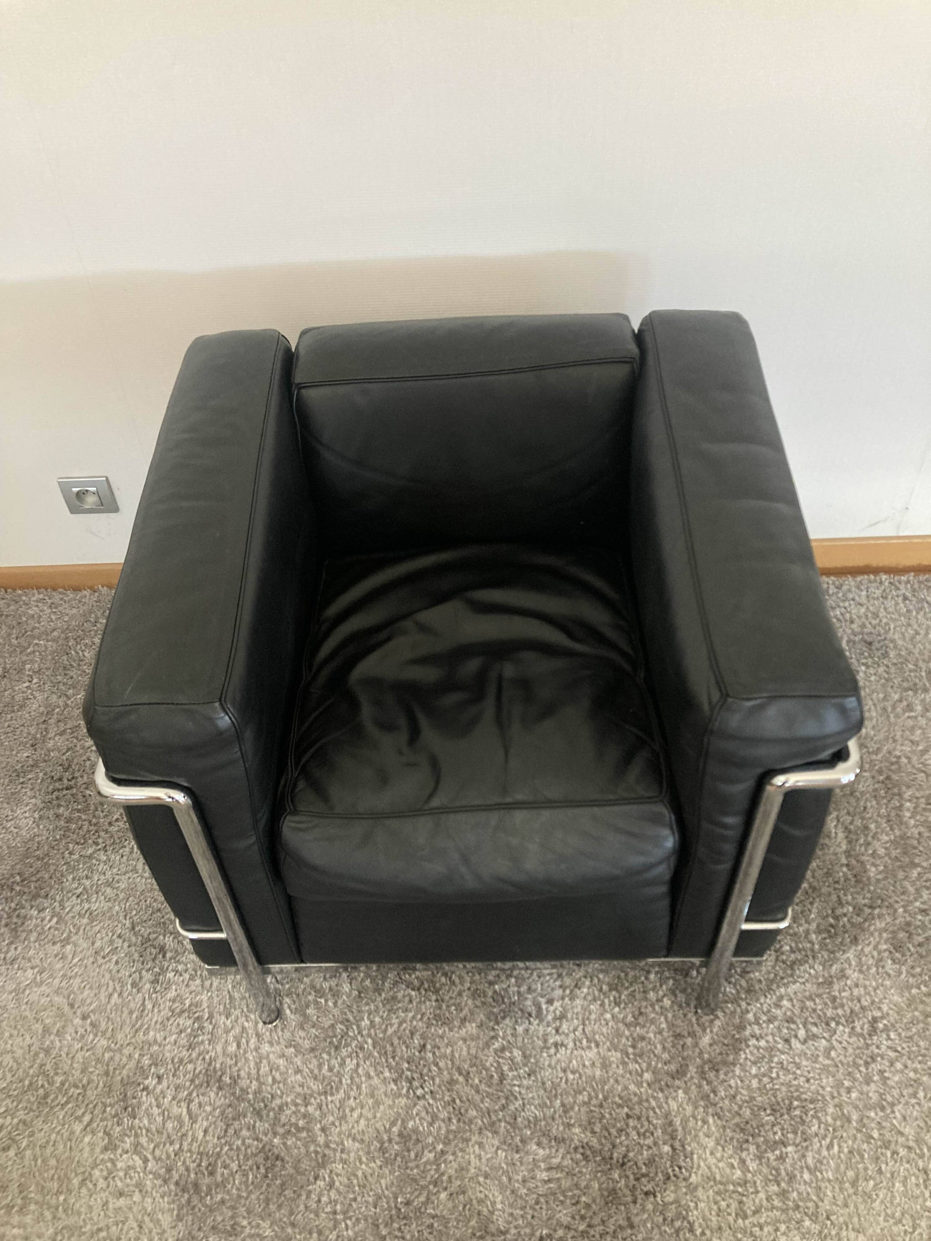 Le Corbusier LC2 armchair in black leather