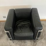 Fauteuil lc2 le corbusier en cuir noir