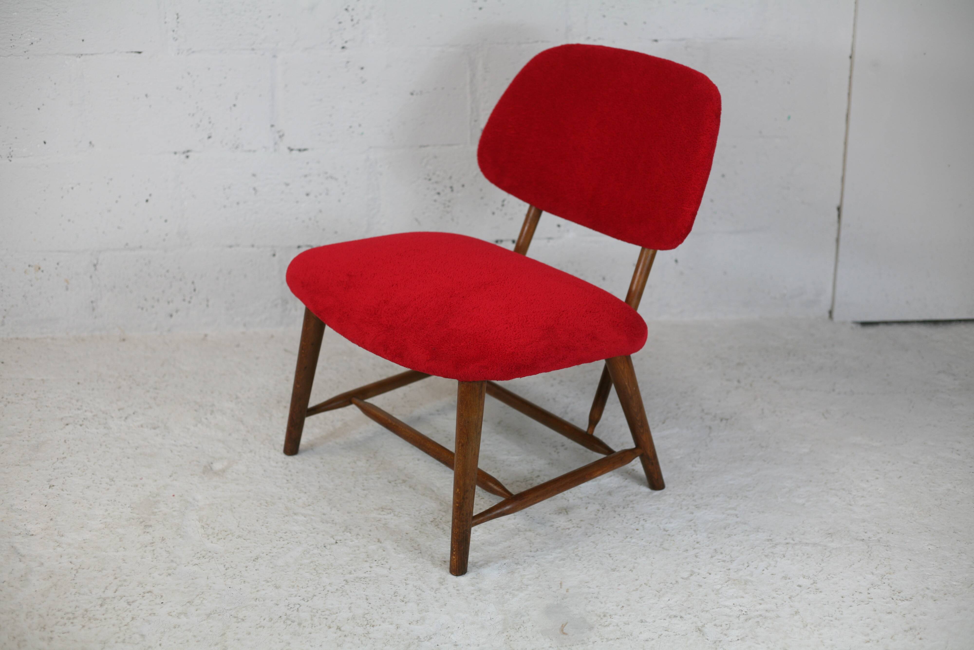 Chauffeuse by Alf Svensson, Model TeVe, published by Ljungs Industrier, Sweden, 1953. Retyped red.