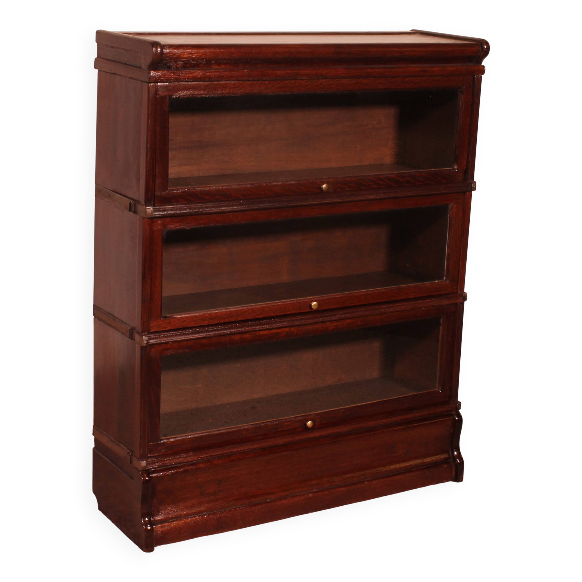 Globe Wernicke Library in mahogany, consisting of 3 pieces.