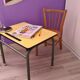 Ancien bureau d'écolier en formica jaune