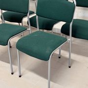 Lot de 5 chaises vintage empilables vertes rembourrées