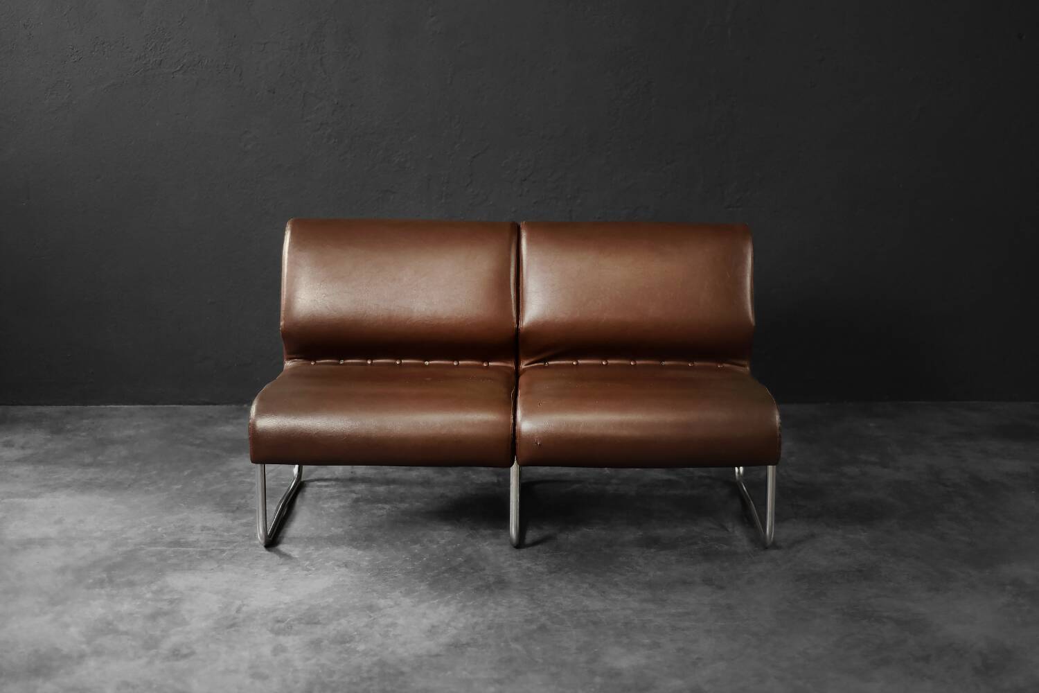 Mid-century modern German vintage canapé lounge, 2-seater, brown steel frame.