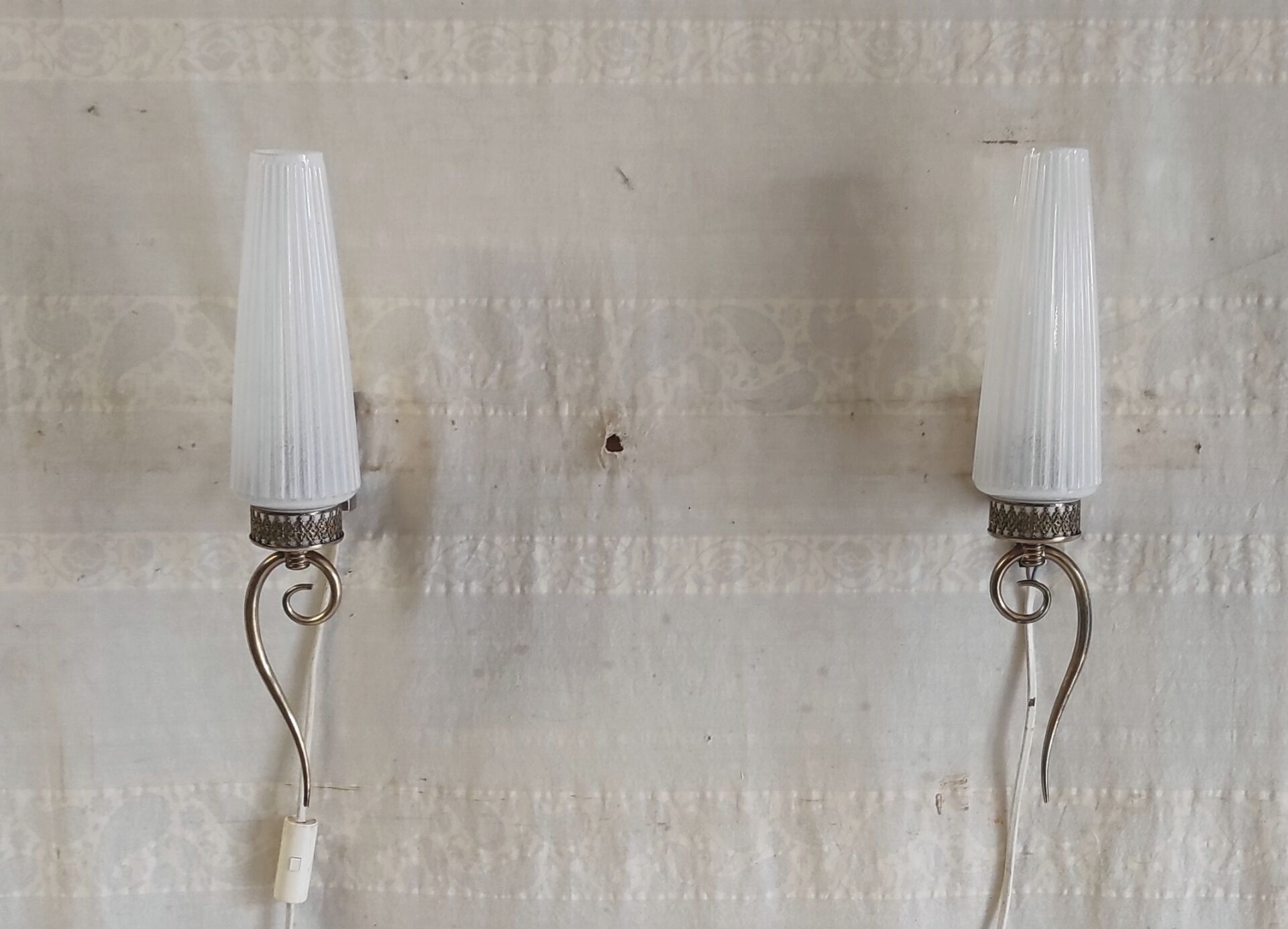 Modernist wall lights in brass and opaline - mid 20th century.