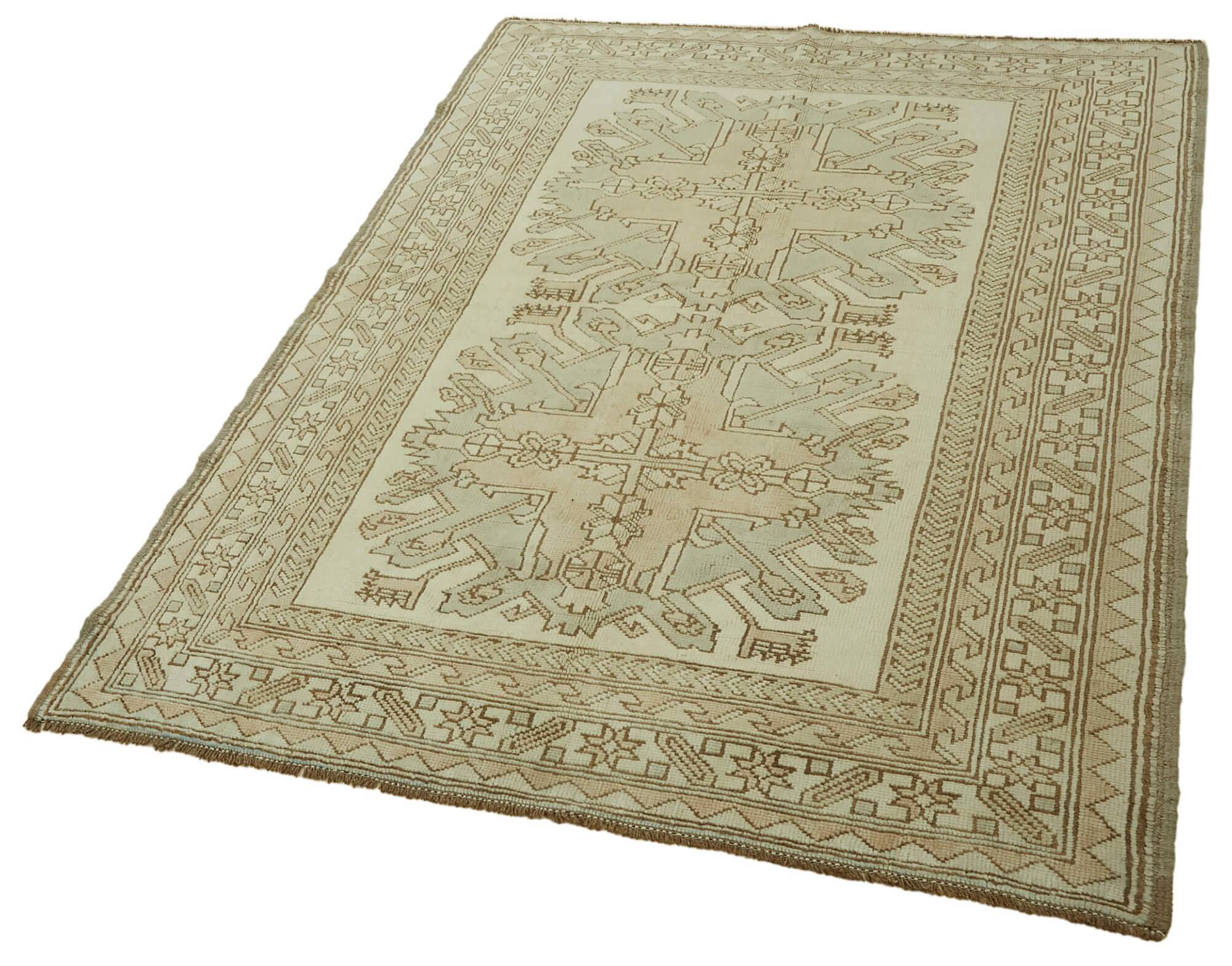 Turkish Vintage Anatolian Rug 135 cm x 188 cm