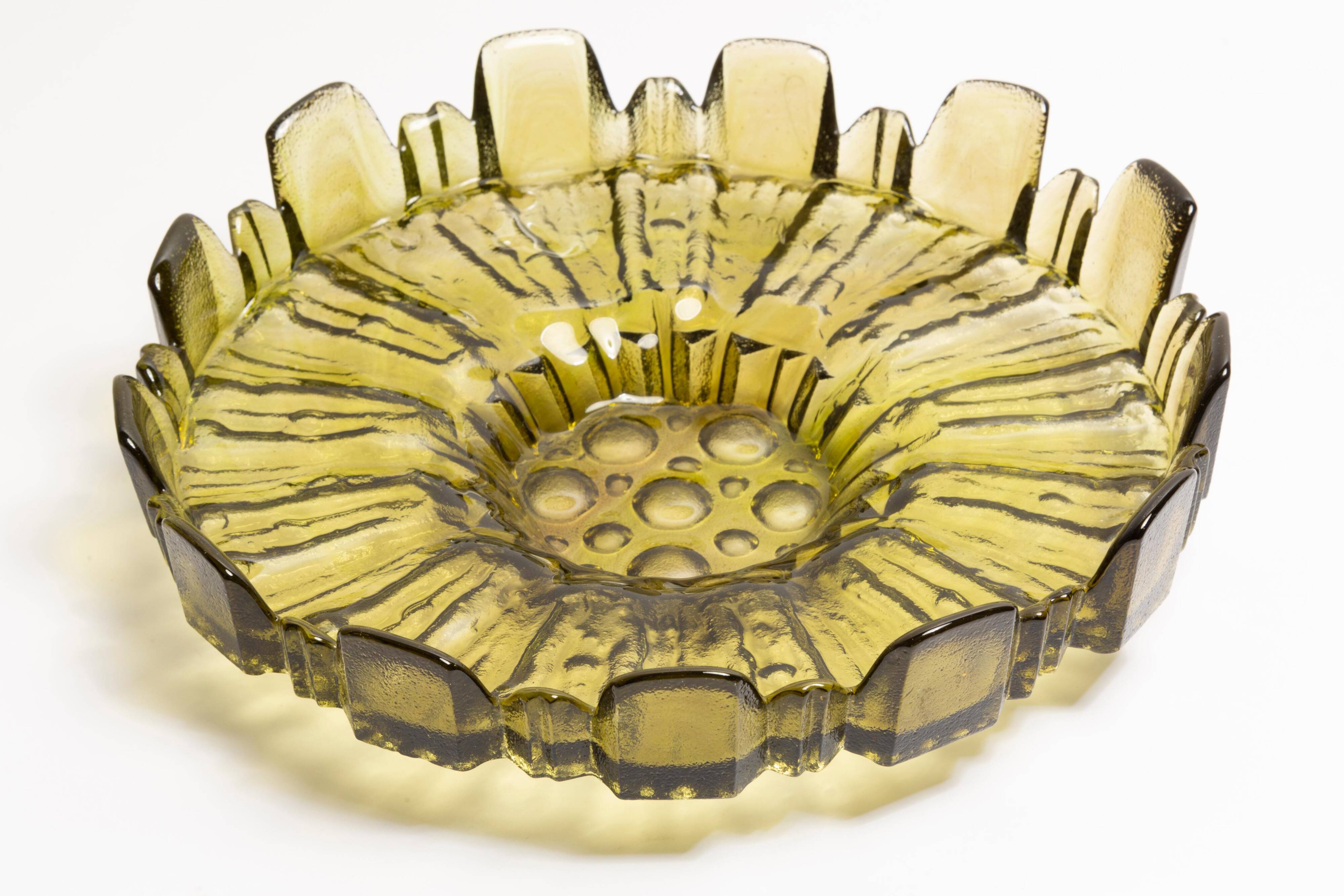 Decorative green glass flower-shaped plate, Italy, 1960s.
