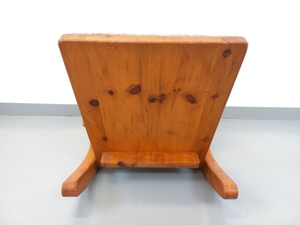 Fauteuil chauffeuse “luge” brutalistes à bascule