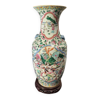 Chinese porcelain vase from the Canton period, 20th century.