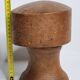Forme à chapeau ancienne en bois sur pied, 1900, 30