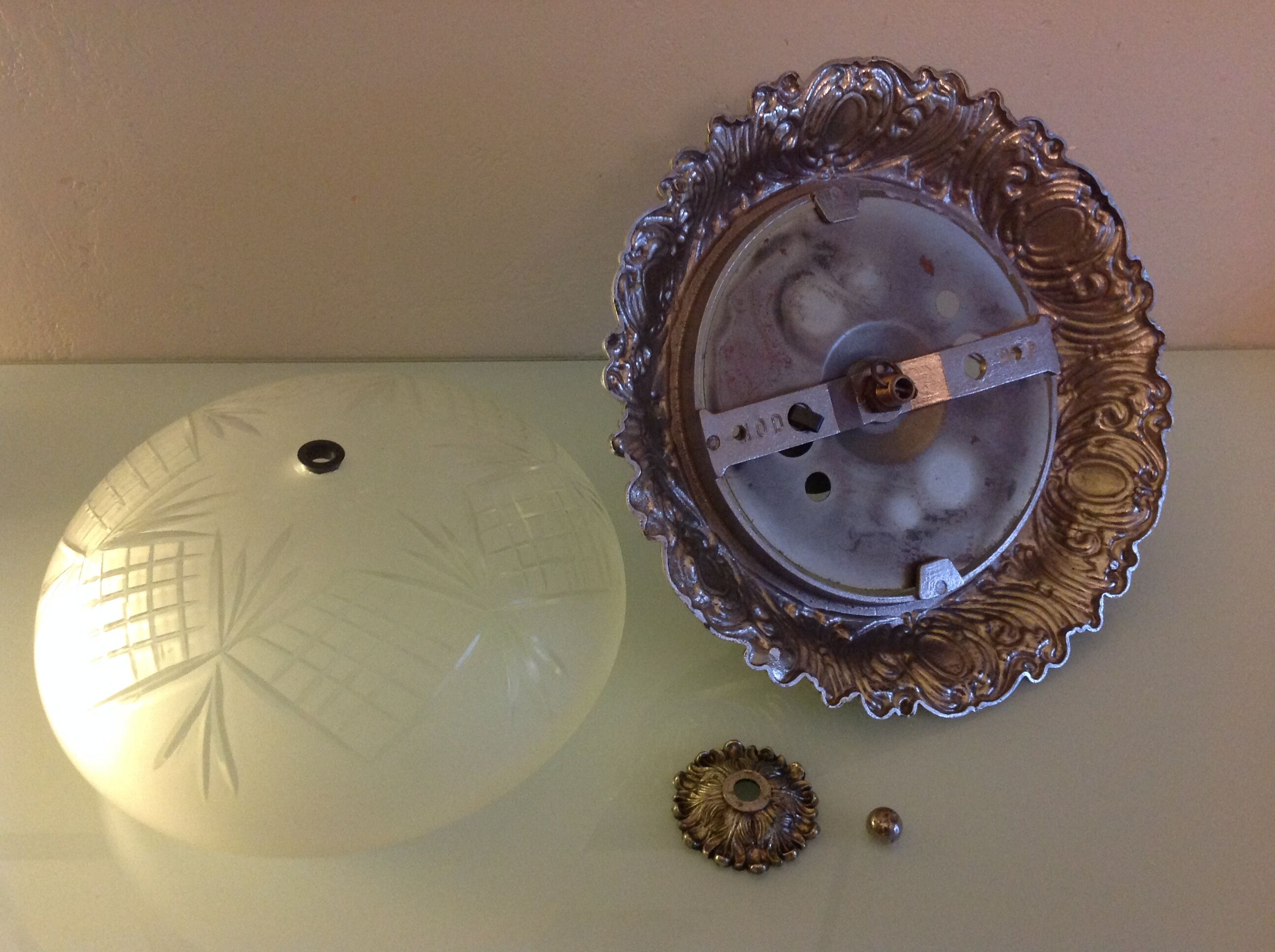 Engraved sandwind glass globe art deco style