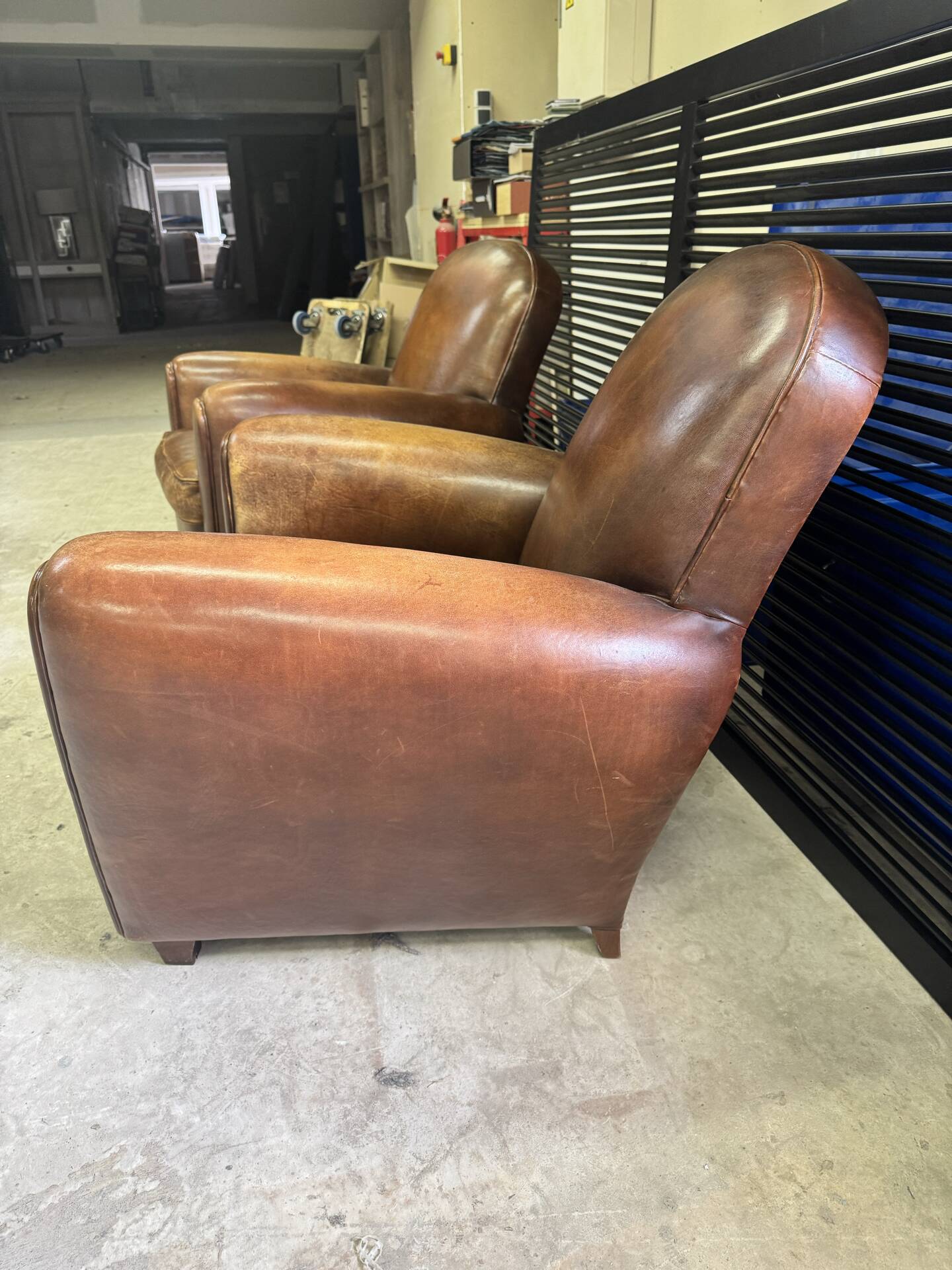 Paires de fauteuils club véritables