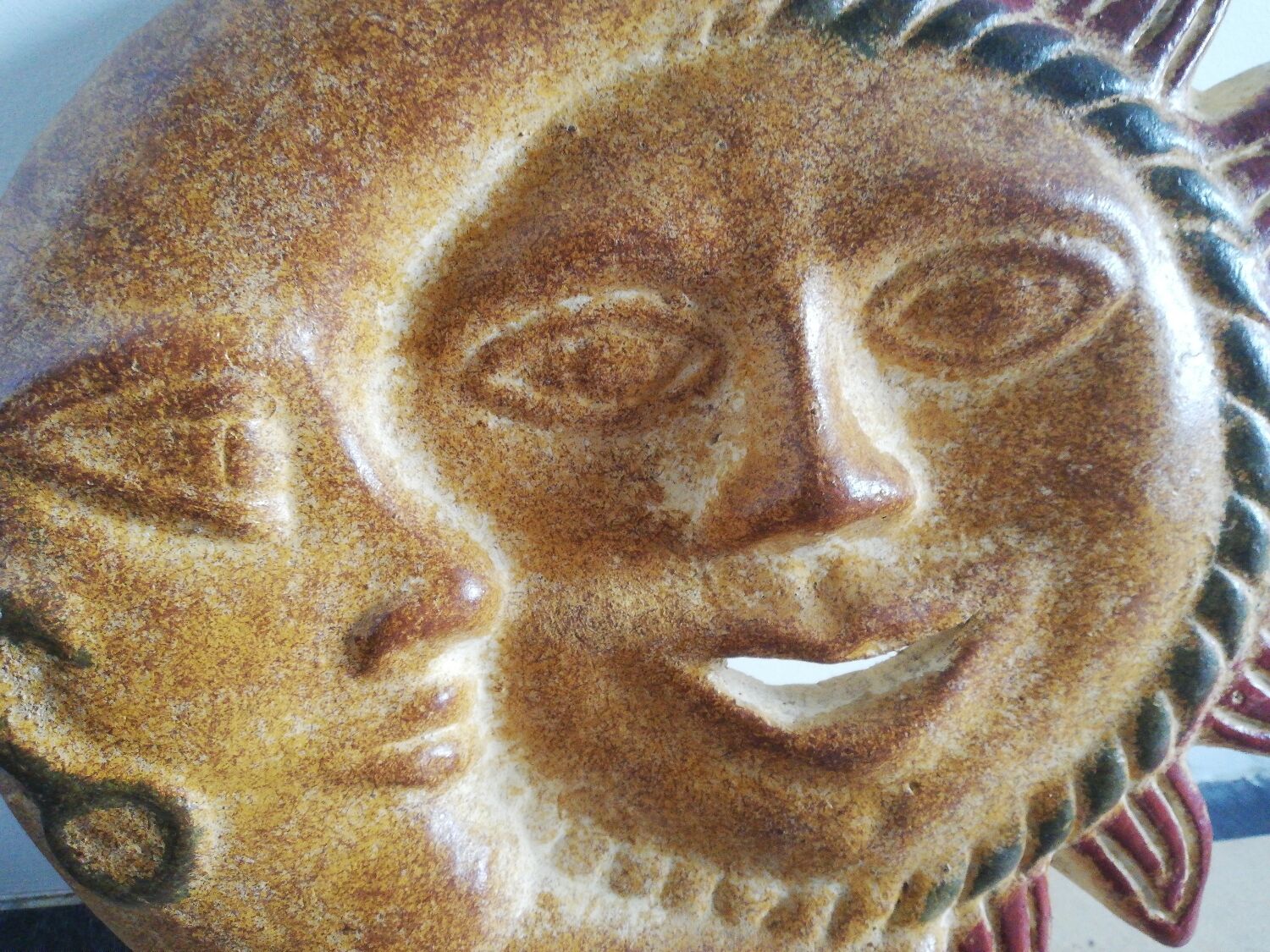 Wall decoration in the shape of sun and moon