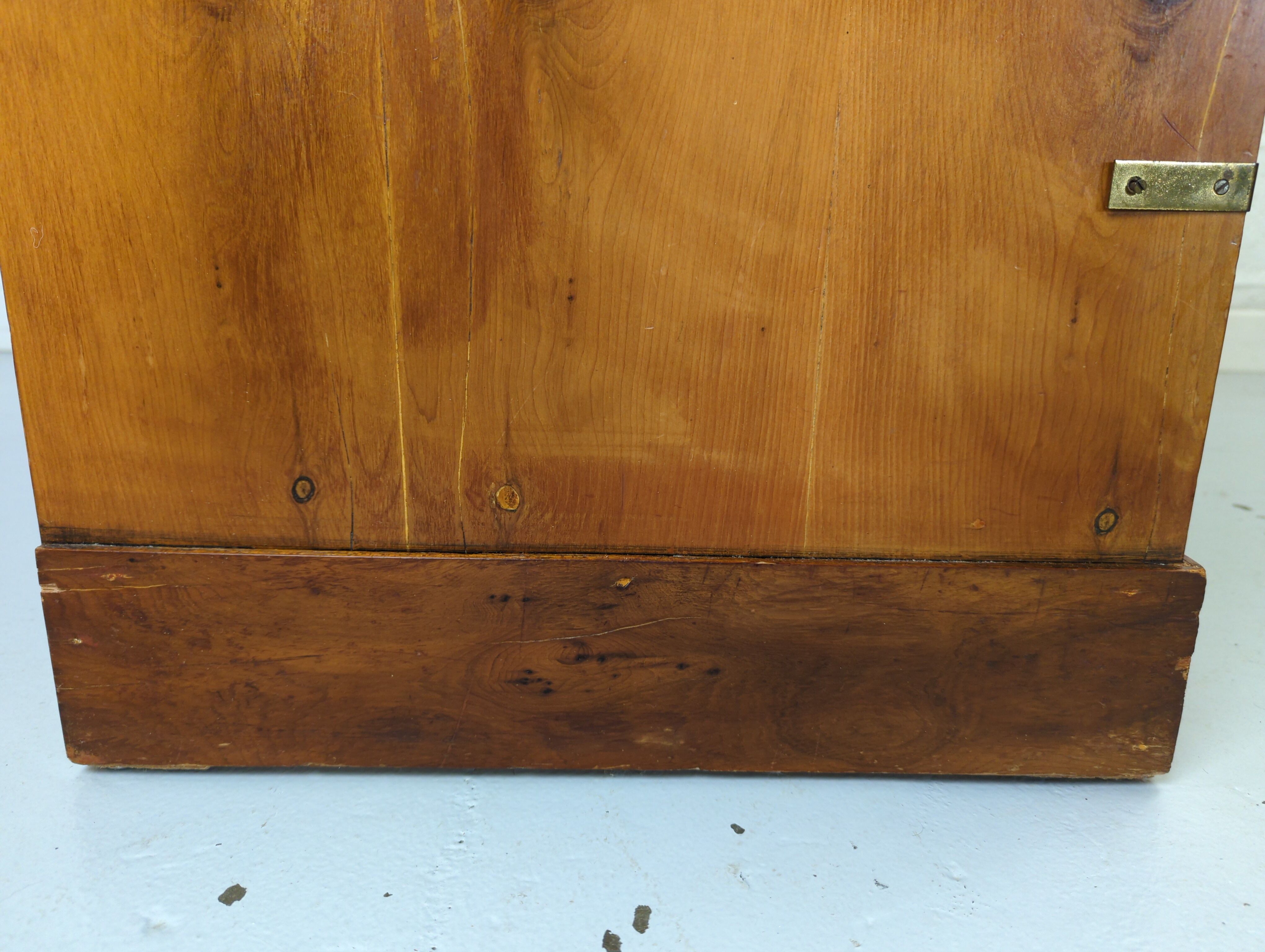 Commode marine secretary