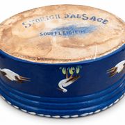 Grande terrine alsacienne de Soufflenheim bleue à décor de cigognes – 41 cm