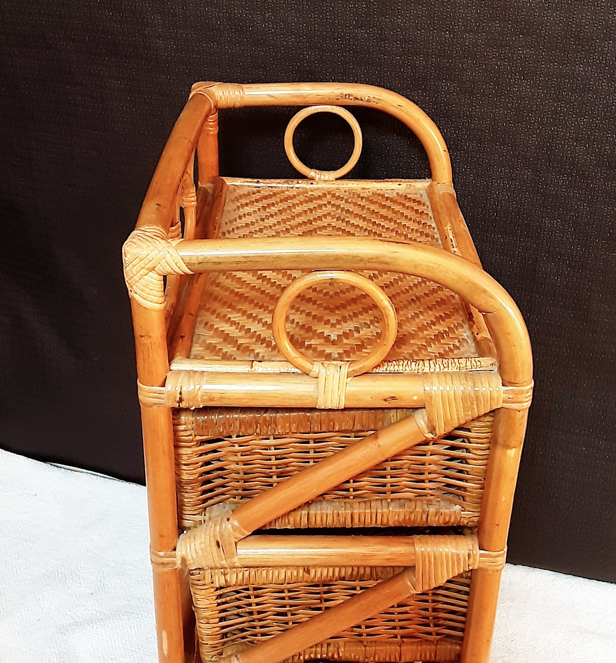 Meuble en rotin vintage