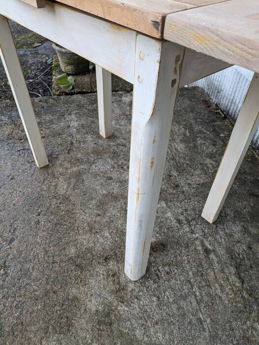 Extendable table, extendable table