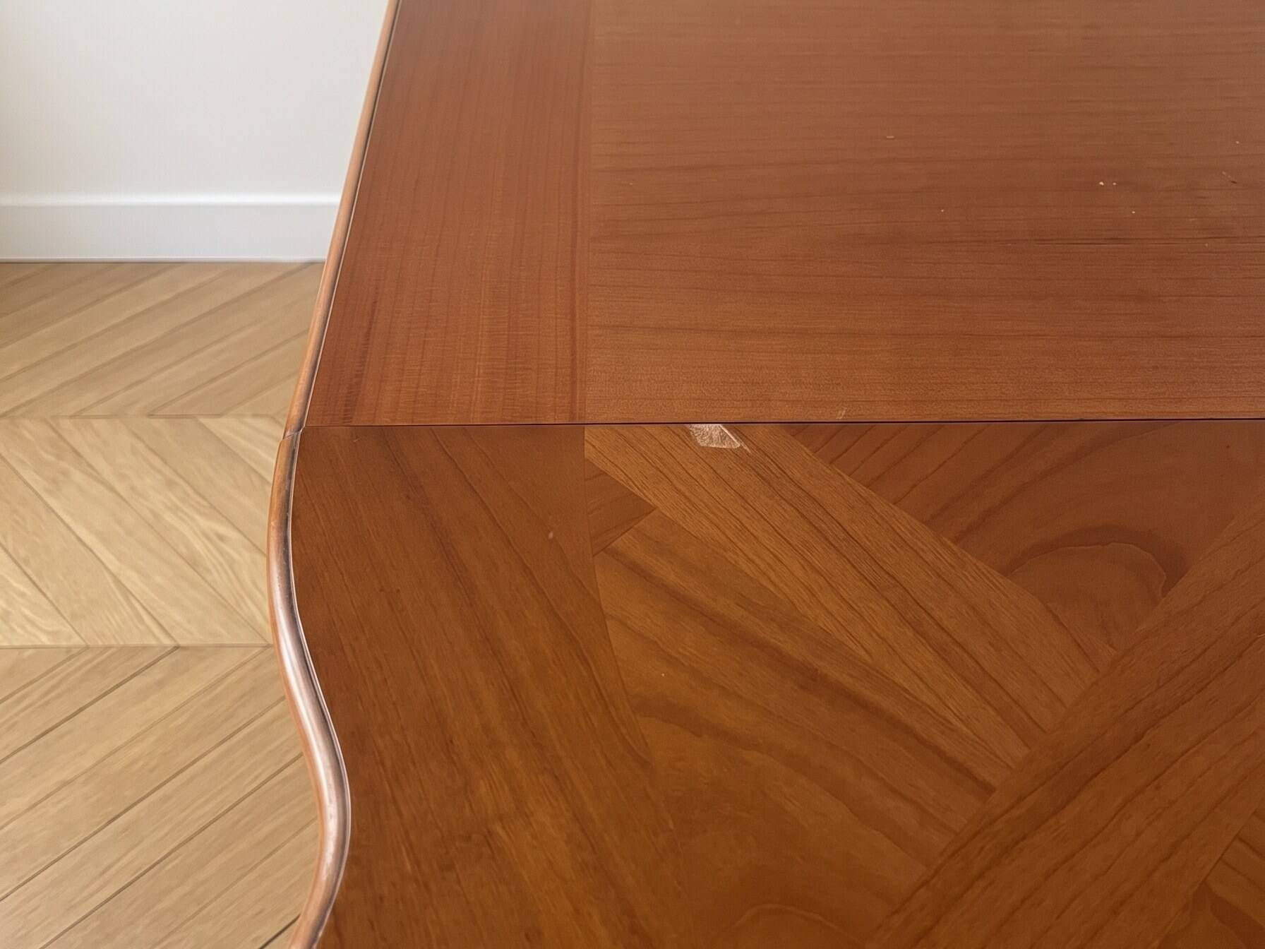 Round Louis XV dining table in solid cherry wood.