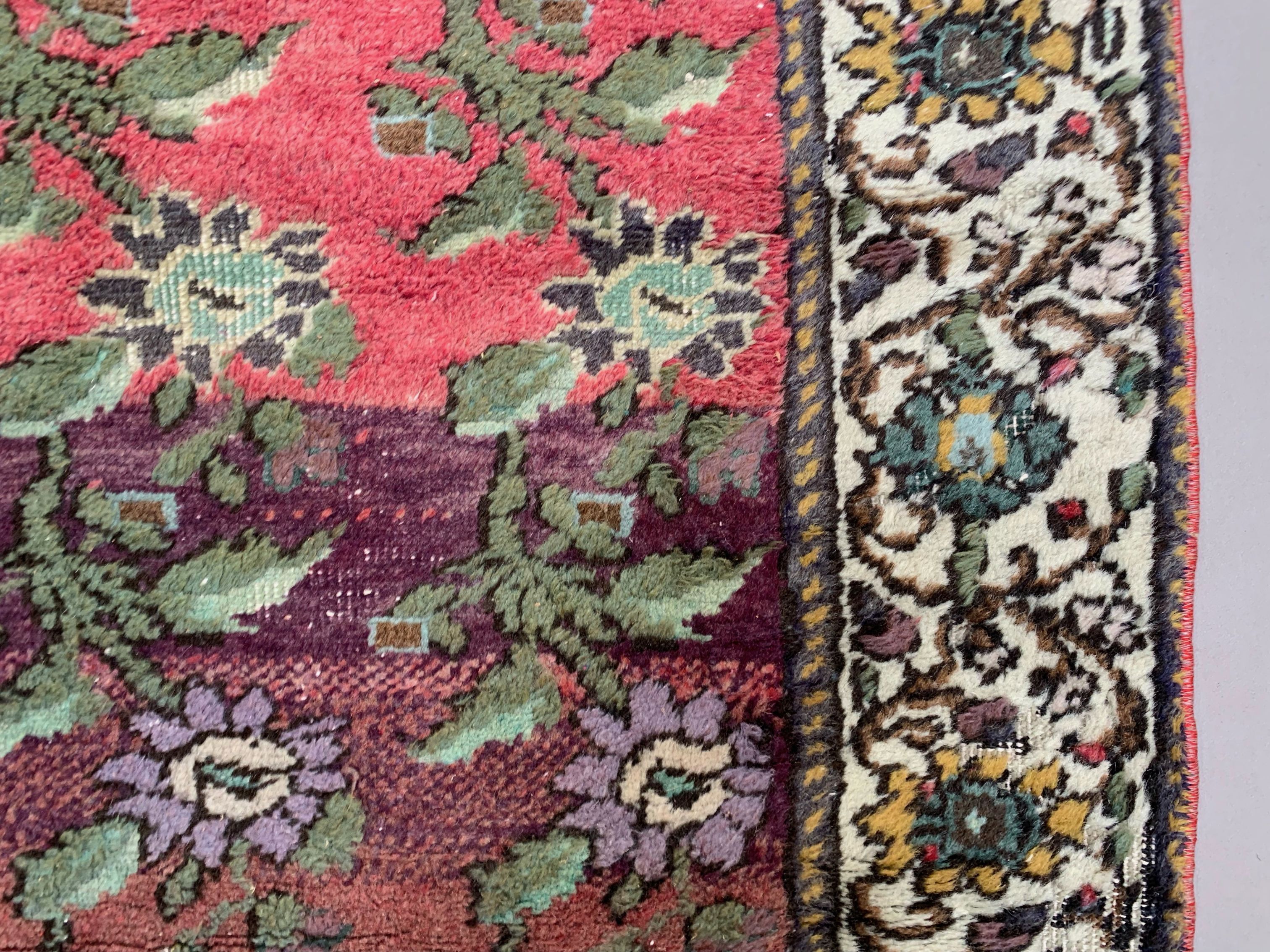 Vintage turkish rug 270x141 cm carpet