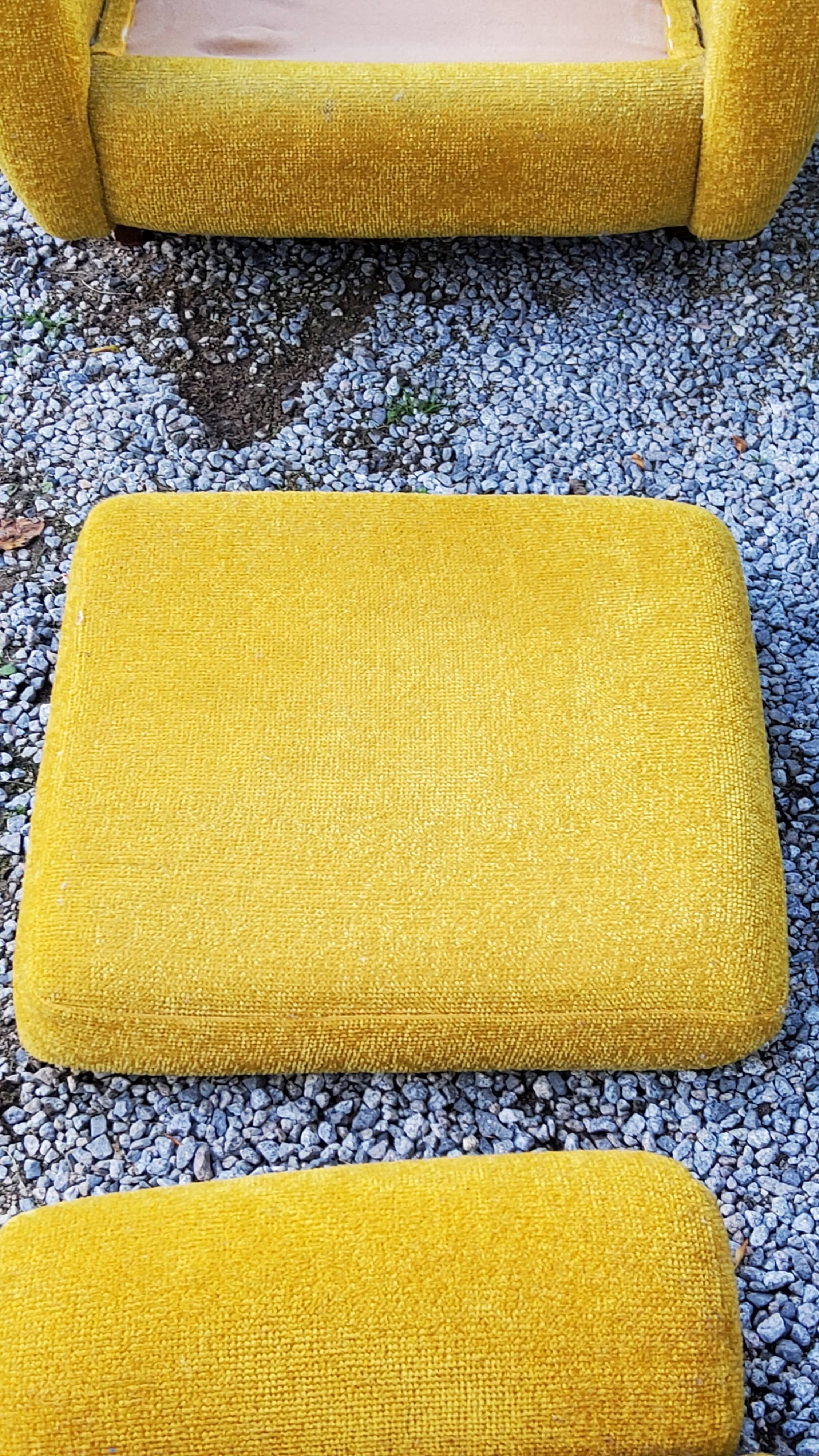 Armchair of the 70s velvet base sleigh in solid mahogany