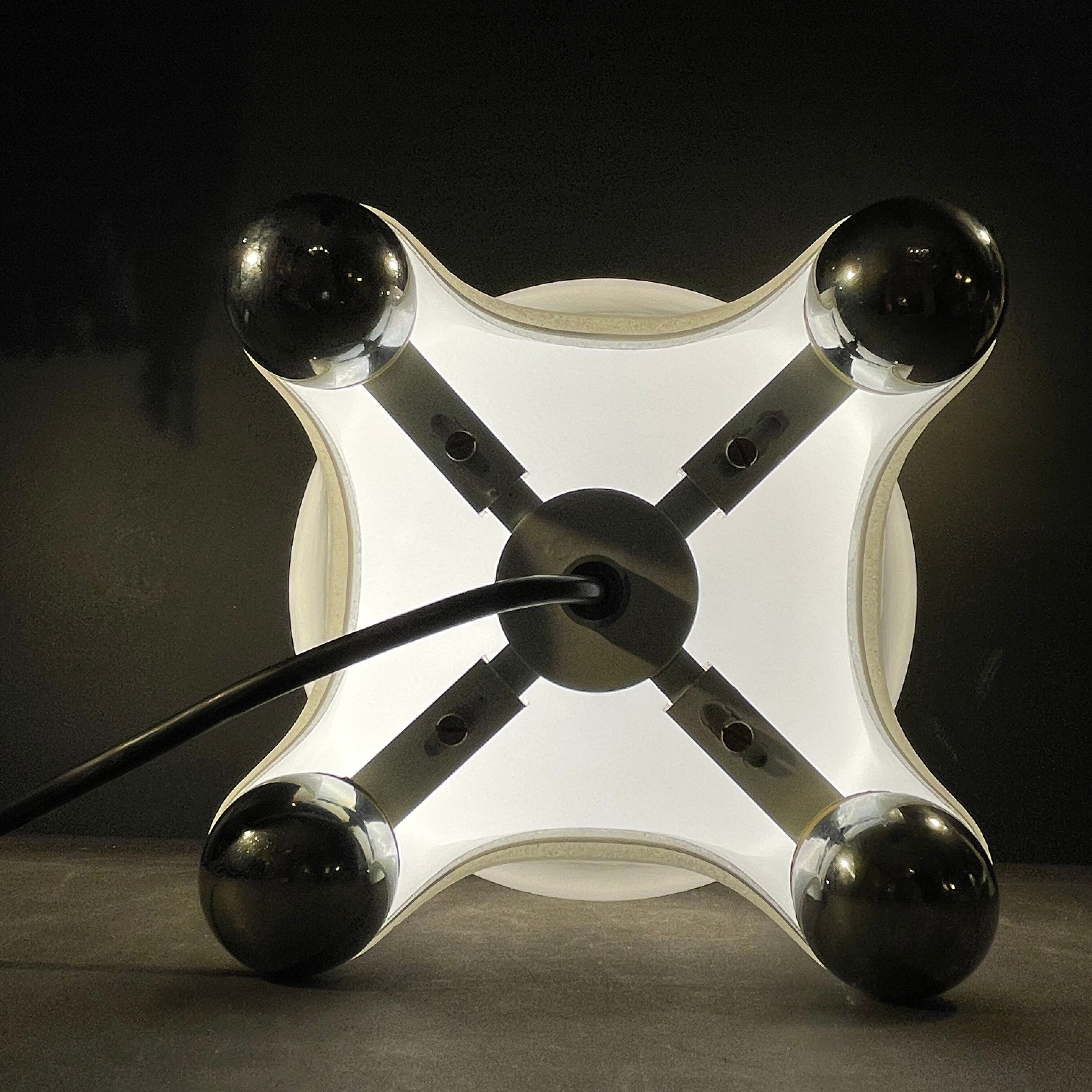 Giotto Stoppino for Tronconi in 1976, Table Lamp "Drop" in Opaline Lined Glass