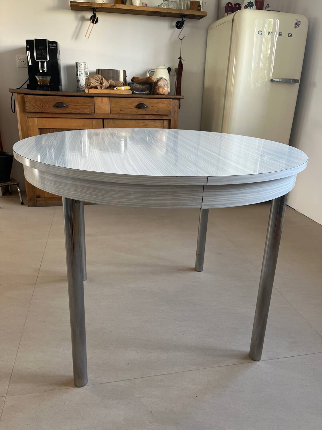 Table ronde extensible en formica, années 70